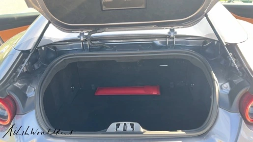 ferrari 812 spider trunk capacity