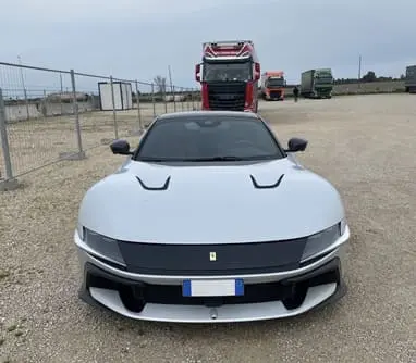 ferrari 12cilindri front side foto